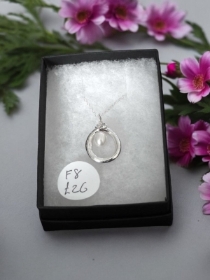 White freshwater pearl pendant